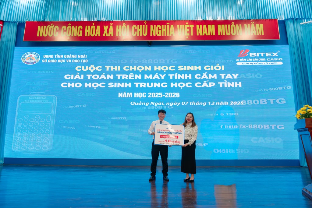 Bà Trần Thanh Thảo trao tặng 2.100 phần quà là dụng cụ học tập, balo tới các em học sinh bị ảnh hưởng bởi bão lũ ở xã Đắk Rve (Quãng Ngãi) Bà Trần Thanh Thảo trao tặng 2.100 phần quà là dụng cụ học tập, balo tới các em học sinh bị ảnh hưởng bởi bão lũ ở xã Đắk Rve (Quãng Ngãi)