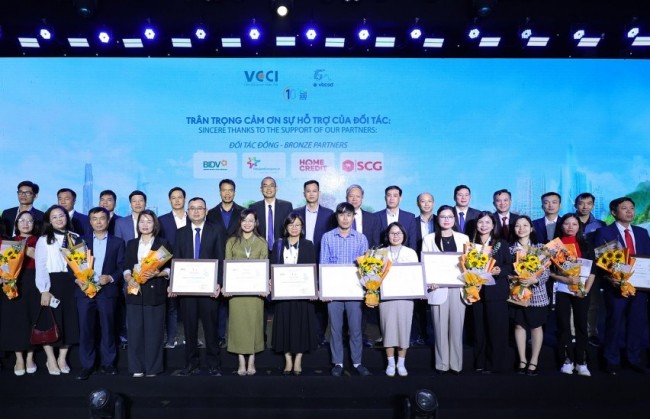 SCG và 7 công ty thành viên được vinh danh Top 100 Doanh nghiệp Bền vững 2025