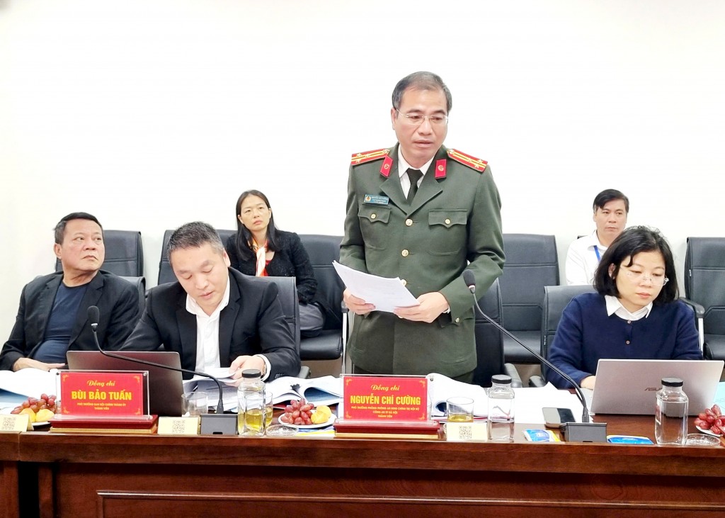 Các thành viên đoàn giám sát số 7 phát biểu góp ý vào báo cáo của phường Đại Mỗ Các thành viên đoàn giám sát số 7 phát biểu góp ý vào báo cáo của phường Đại Mỗ