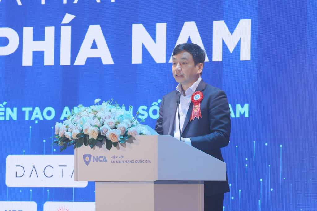 Thiếu tướng Lê Xuân Minh - Cục trưởng Cục An ninh mạng và phòng, chống tội phạm sử dụng công nghệ cao Thiếu tướng Lê Xuân Minh - Cục trưởng Cục An ninh mạng và phòng, chống tội phạm sử dụng công nghệ cao