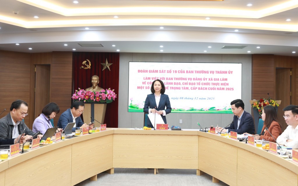 Phó Chủ tịch UBND thành phố Hà Nội Vũ Thu Hà làm việc với xã Gia Lâm Phó Chủ tịch UBND thành phố Hà Nội Vũ Thu Hà làm việc với xã Gia Lâm