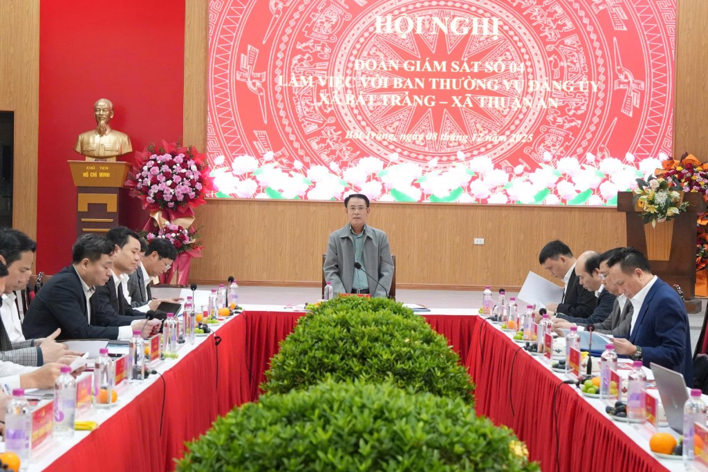 Thực hiện nghiêm việc phân cấp, ủy quyền với từng nhiệm vụ cụ thể Thực hiện nghiêm việc phân cấp, ủy quyền với từng nhiệm vụ cụ thể