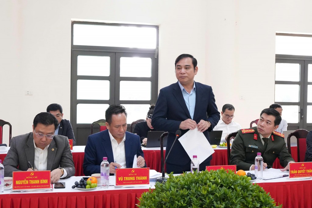 Thực hiện nghiêm việc phân cấp, ủy quyền với từng nhiệm vụ cụ thể Thực hiện nghiêm việc phân cấp, ủy quyền với từng nhiệm vụ cụ thể