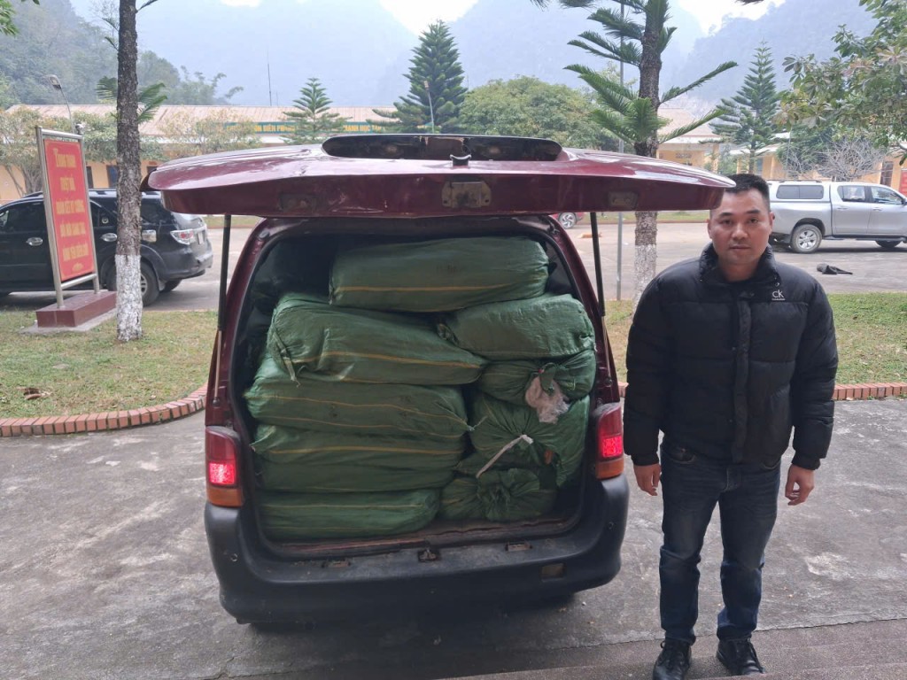 Phát hiện, thu giữ hơn 3 tấn hàng hóa không rõ nguồn gốc Phát hiện, thu giữ hơn 3 tấn hàng hóa không rõ nguồn gốc