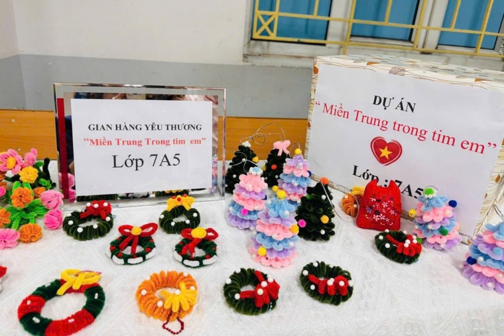 Học trò Giáp Bát góp nhịp yêu thương về miền Trung lũ lụt Học trò Giáp Bát góp nhịp yêu thương về miền Trung lũ lụt