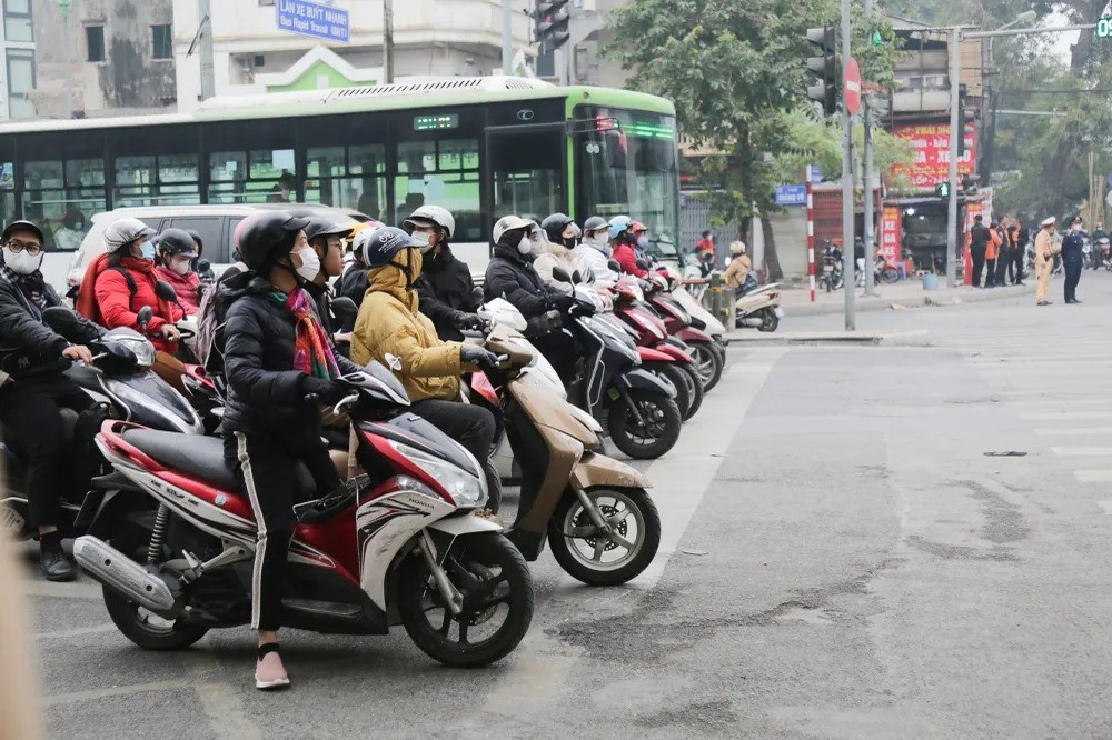 Mỗi người hãy nâng cao ý thức để đảm bảo an toàn giao thông (Ảnh minh họa) Mỗi người hãy nâng cao ý thức để đảm bảo an toàn giao thông (Ảnh minh họa)