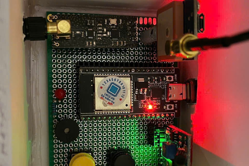 Nữ sinh Tày sáng tạo hệ thống cảnh báo lũ quét tích hợp AI Nữ sinh Tày sáng tạo hệ thống cảnh báo lũ quét tích hợp AI