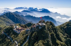 Fansipan lập kỷ lục 6 lần liên tiếp là "Điểm du lịch có thắng cảnh thiên nhiên hàng đầu thế giới"