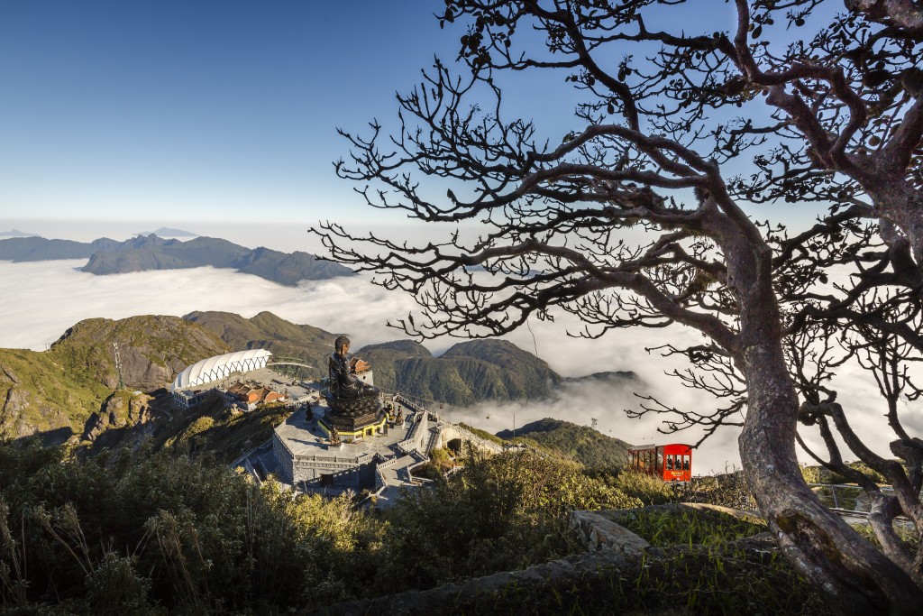 Quần thể kiến trúc tâm linh linh thiêng trên đỉnh Fansipan Quần thể kiến trúc tâm linh linh thiêng trên đỉnh Fansipan