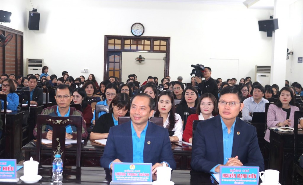 Nâng cao năng lực thông tin, tuyên truyền cho đội ngũ cán bộ Công đoàn Nâng cao năng lực thông tin, tuyên truyền cho đội ngũ cán bộ Công đoàn