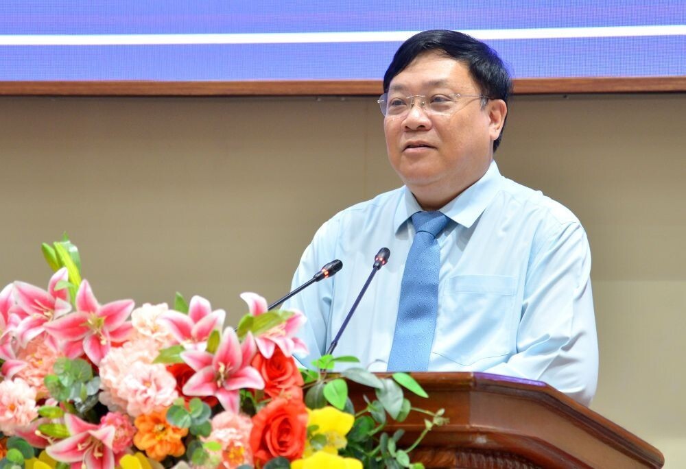 Đồng chí Phạm Thành Ngại, Phó Bí thư Tỉnh ủy, Chủ tịch UBND tỉnh Đồng Tháp phát biểu tại Kỳ họp. Đồng chí Phạm Thành Ngại, Phó Bí thư Tỉnh ủy, Chủ tịch UBND tỉnh Đồng Tháp phát biểu tại Kỳ họp.