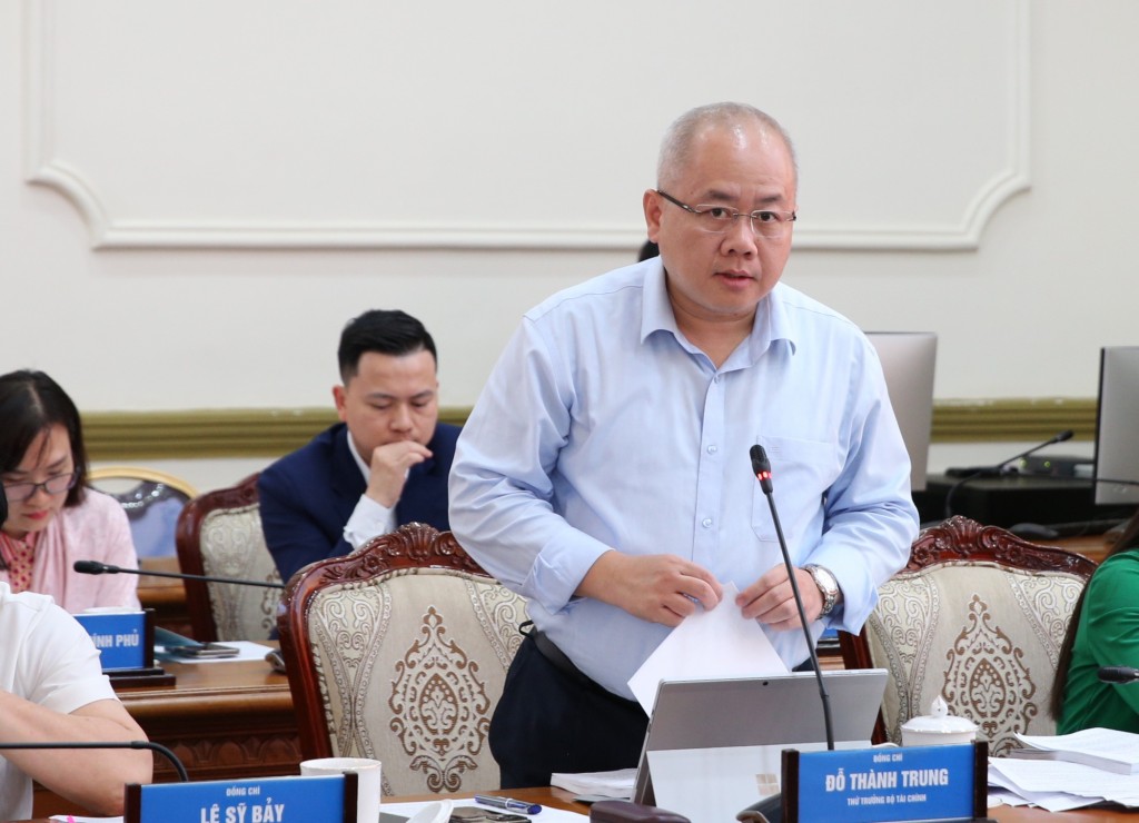 Thứ trưởng Bộ Tài chính Đỗ Thành Trung phát biểu tại cuộc làm việc - Ảnh: VGP/Nguyễn Hoàng Thứ trưởng Bộ Tài chính Đỗ Thành Trung phát biểu tại cuộc làm việc - Ảnh: VGP/Nguyễn Hoàng