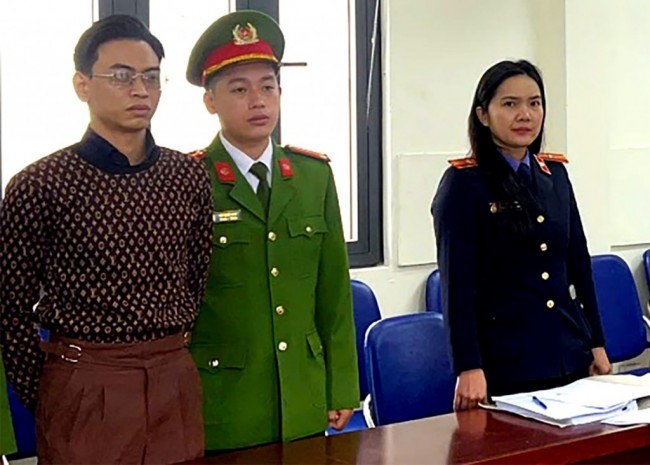 Bắt “tổng tài” chỉ đạo đàn em đánh người ở quán cà phê