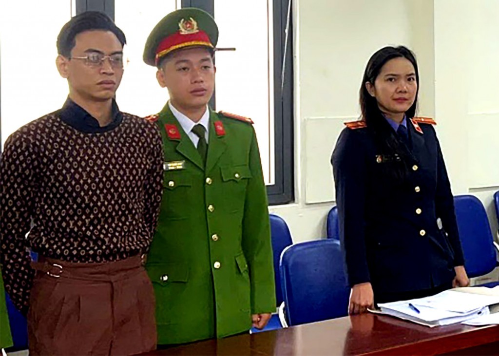 Bắt “tổng tài” chỉ đạo đàn em đánh người ở quán cà phê