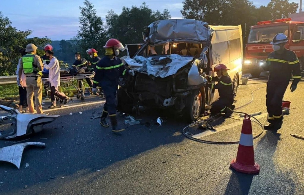 Khẩn trương điều tra, làm rõ nguyên nhân vụ tai nạn giao thông nghiêm trọng trên cao tốc Đà Nẵng - Quảng Ngãi