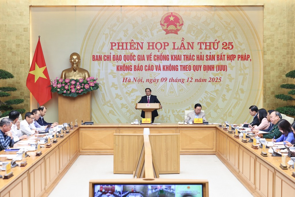 Thủ tướng Phạm Minh Chính chủ trì Phiên họp lần thứ 25 của Ban Chỉ đạo Quốc gia về chống khai thác hải sản bất hợp pháp, không báo cáo và không theo quy định (IUU) - Ảnh: VGP/Nhật Bắc