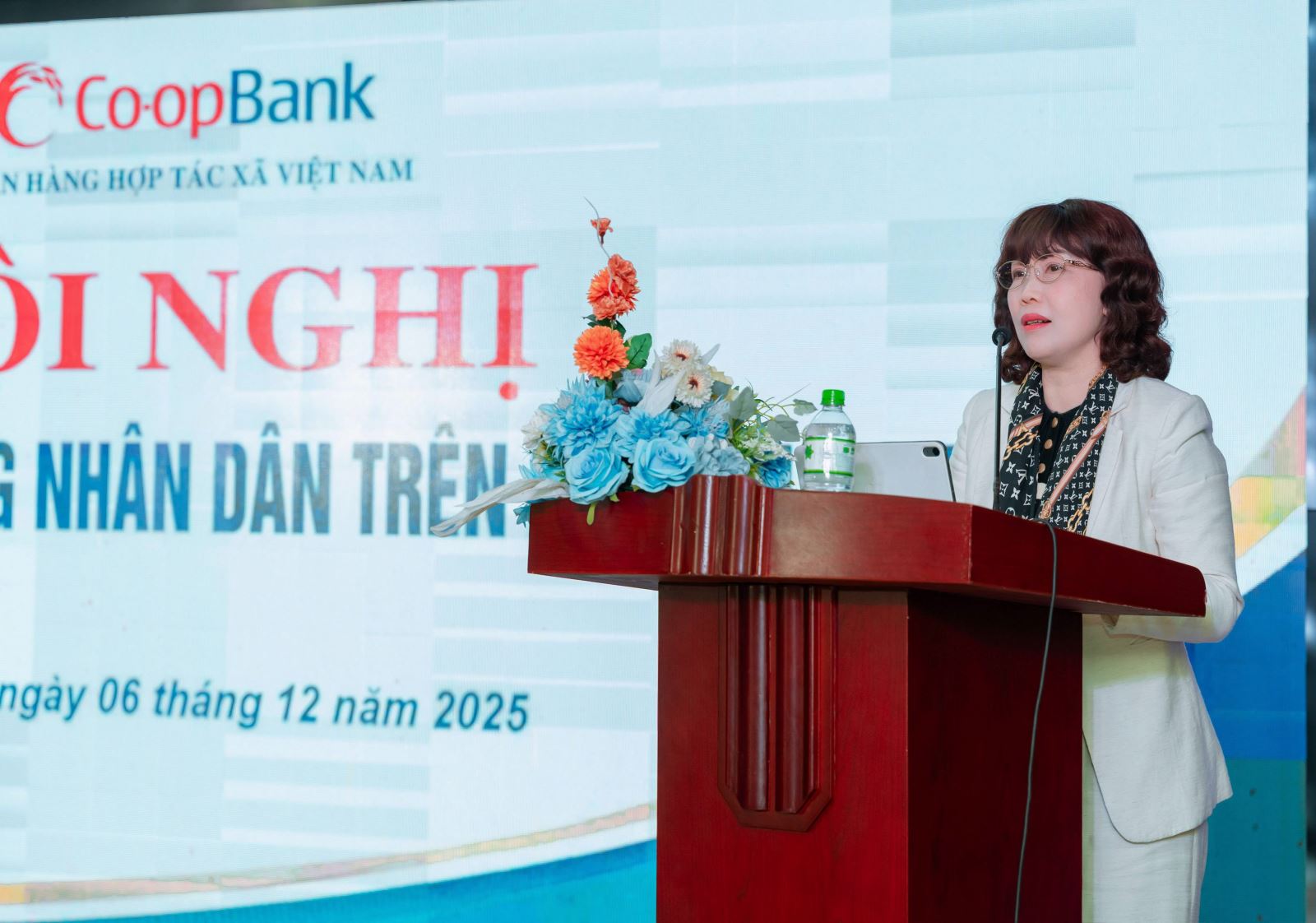 Bà Nguyễn Thị Thu Thu - Quyền Giám đốc NHNN Khu vực 8 phát biểu chỉ đạo tại Hội nghị nghị