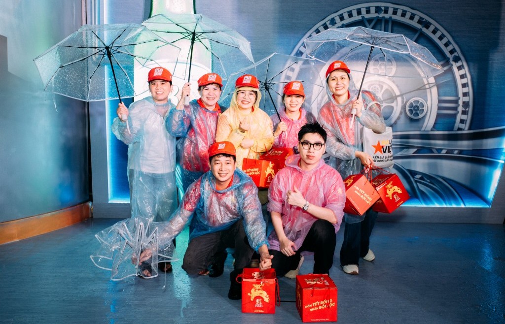 Người dân Vĩnh Long háo hức “đội mưa” tham gia Hành trình Di sản SABECO