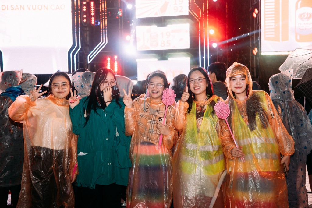 Người dân Vĩnh Long háo hức “đội mưa” tham gia Hành trình Di sản SABECO Người dân Vĩnh Long háo hức “đội mưa” tham gia Hành trình Di sản SABECO