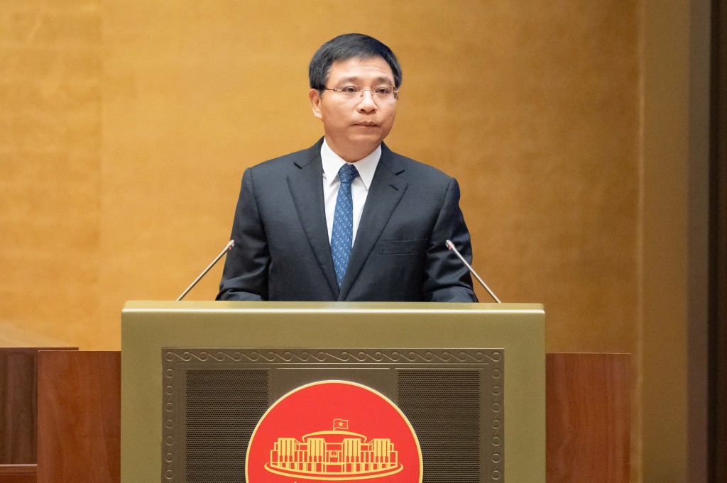 Áp thuế 35% đối với thu nhập trên 100 triệu đồng/tháng Áp thuế 35% đối với thu nhập trên 100 triệu đồng/tháng