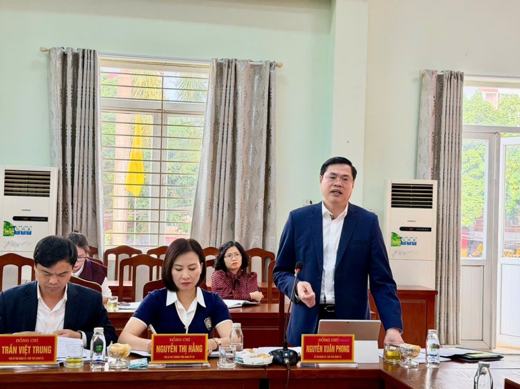 Bí thư Đảng uỷ, Chủ tịch HĐND xã Ngọc Hồi Nguyễn Xuân Phong phát biểu tại buổi làm việc. Ảnh: Hương Giang Bí thư Đảng uỷ, Chủ tịch HĐND xã Ngọc Hồi Nguyễn Xuân Phong phát biểu tại buổi làm việc. Ảnh: Hương Giang