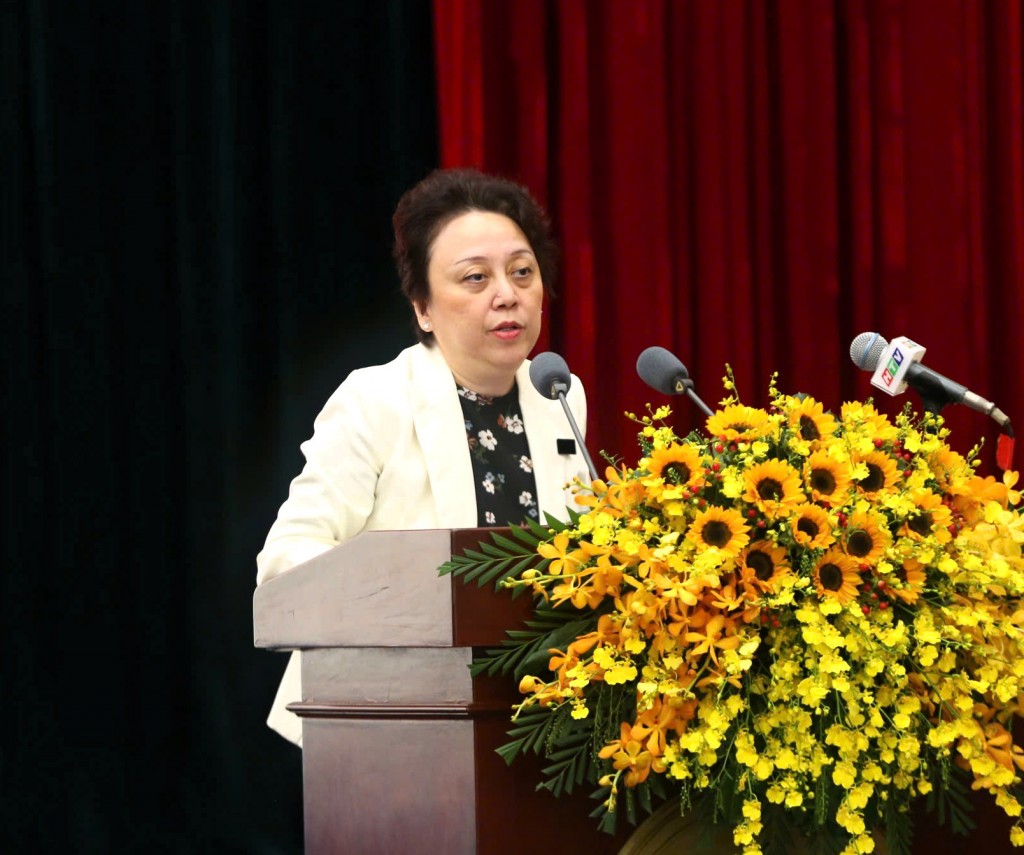 Bà Phạm Khánh Phong Lan - Giám đốc Sở An toàn thực phẩm TP Hồ Chí Minh trả lời chất vấn