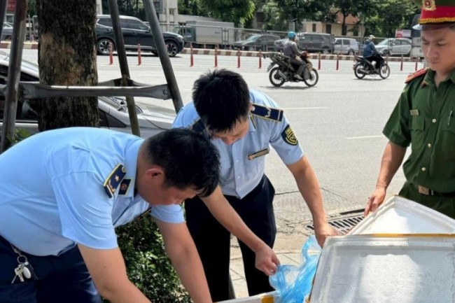 Chống hàng giả dịp cuối năm: Quyết liệt "làm sạch" thị trường