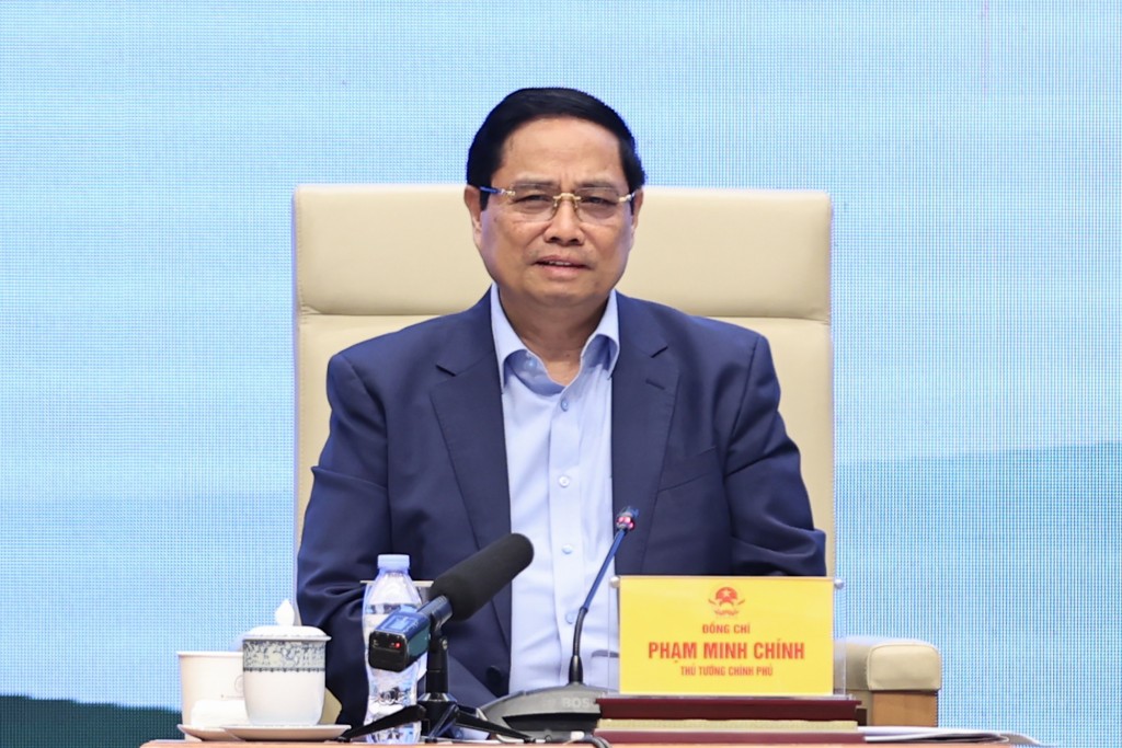 Thủ tướng khái quát một số vấn đề nổi lên trong việc hỗ trợ người nông dân trong ứng dụng khoa học công nghệ trong sản xuất nông nghiệp cũng như tiêu thụ sản phẩm - Ảnh: VGP/Nhật Bắc