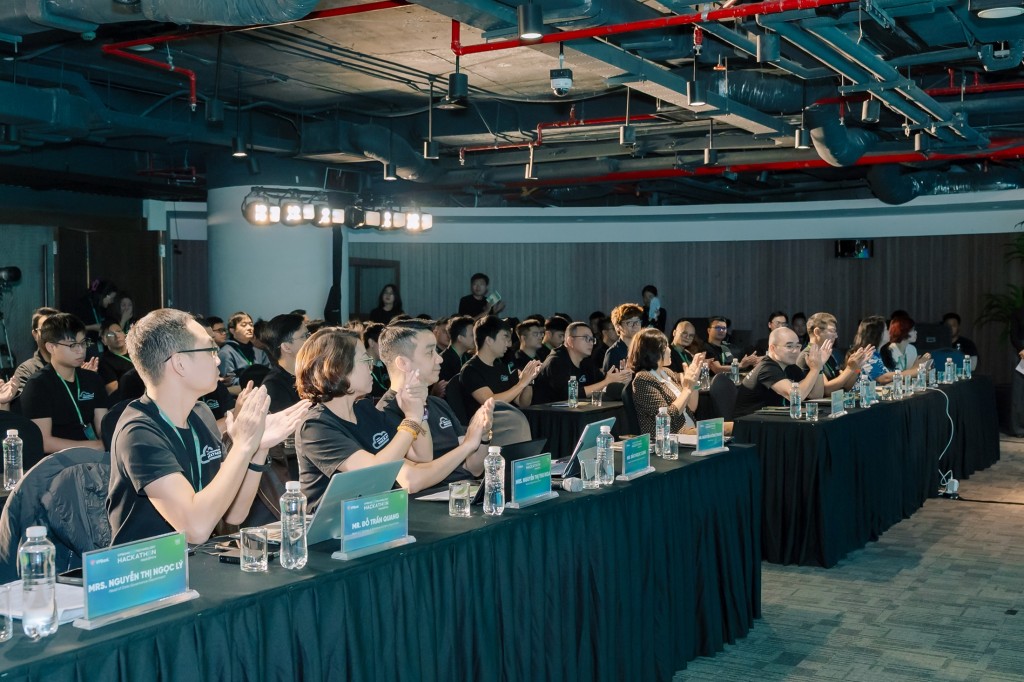 Bản lĩnh công nghệ tỏa sáng tại chung kết VPBank Technology Hackathon 2025 Bản lĩnh công nghệ tỏa sáng tại chung kết VPBank Technology Hackathon 2025