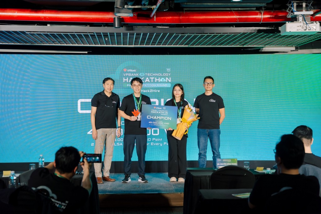 Bản lĩnh công nghệ tỏa sáng tại chung kết VPBank Technology Hackathon 2025 Bản lĩnh công nghệ tỏa sáng tại chung kết VPBank Technology Hackathon 2025