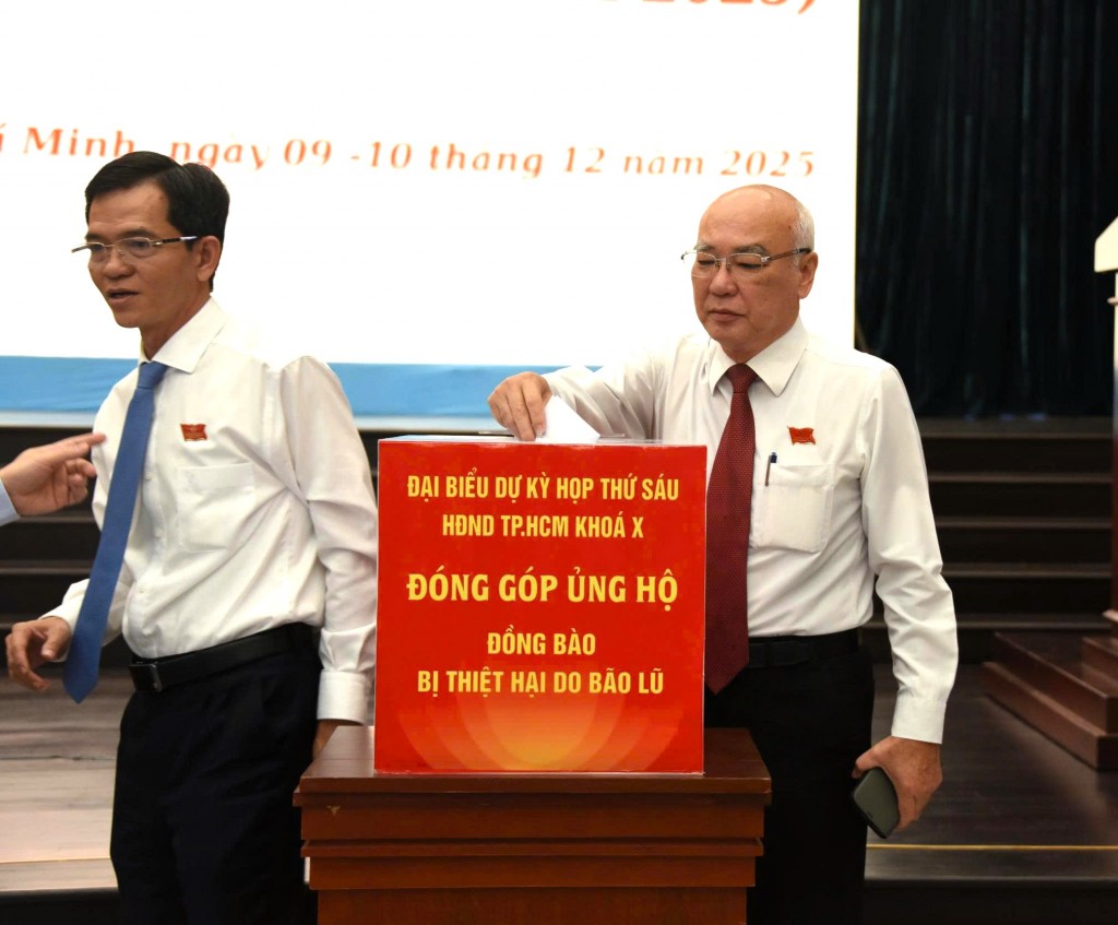 HĐND TP Hồ Chí Minh ủng hộ hơn 400 triệu đồng