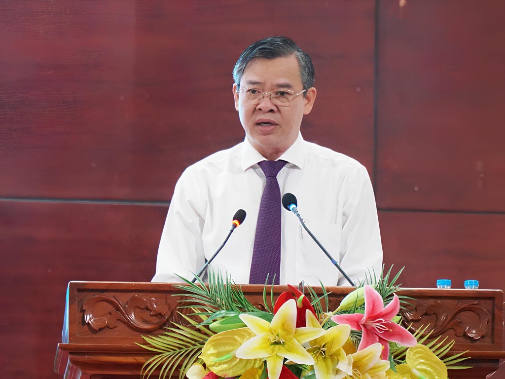 Chủ tịch UBND TP Cần Thơ Trương Cảnh Tuyên phát biểu tại kỳ họp Chủ tịch UBND TP Cần Thơ Trương Cảnh Tuyên phát biểu tại kỳ họp