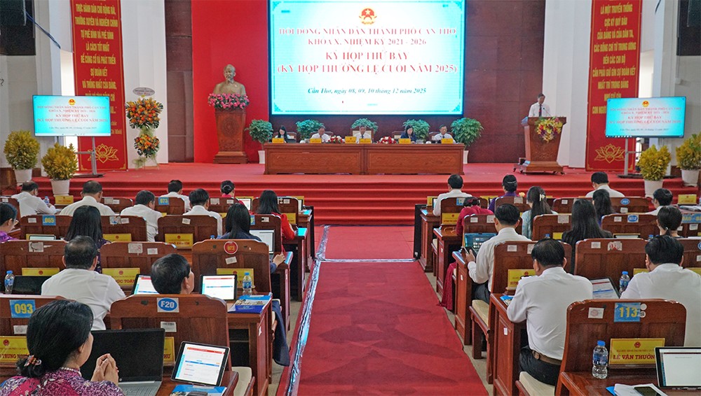 Toàn cảnh kỳ họp Toàn cảnh kỳ họp