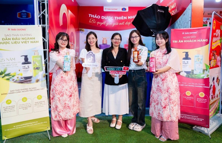 Từ tinh hoa Việt đến niềm tin số: Sao Thái Dương ghi dấu ấn mạnh mẽ tại Online Friday 2025