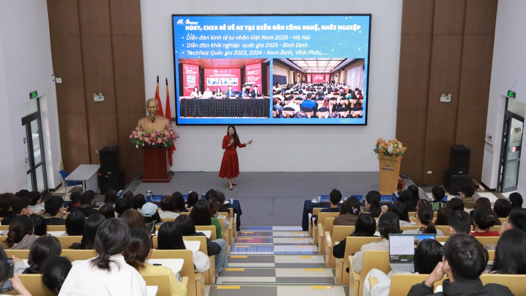 Sinh viên Thủ đô học cách “làm chủ” Marketing trong kỷ nguyên AI Sinh viên Thủ đô học cách “làm chủ” Marketing trong kỷ nguyên AI