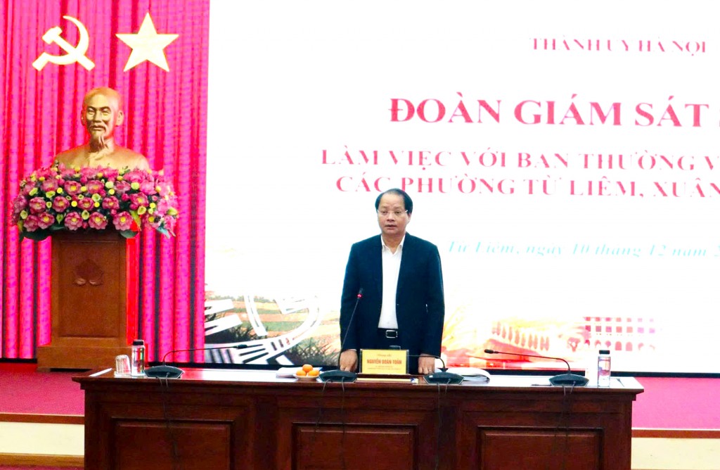 Ủy viên Ban Thường vụ Thành ủy, Trưởng ban Tuyên giáo và Dân vận Thành ủy Nguyễn Doãn Toản phát biểu tại buổi làm việc với Ban Thường vụ Đảng uỷ hai phường Từ Liêm và Xuân Phương Ủy viên Ban Thường vụ Thành ủy, Trưởng ban Tuyên giáo và Dân vận Thành ủy Nguyễn Doãn Toản phát biểu tại buổi làm việc với Ban Thường vụ Đảng uỷ hai phường Từ Liêm và Xuân Phương