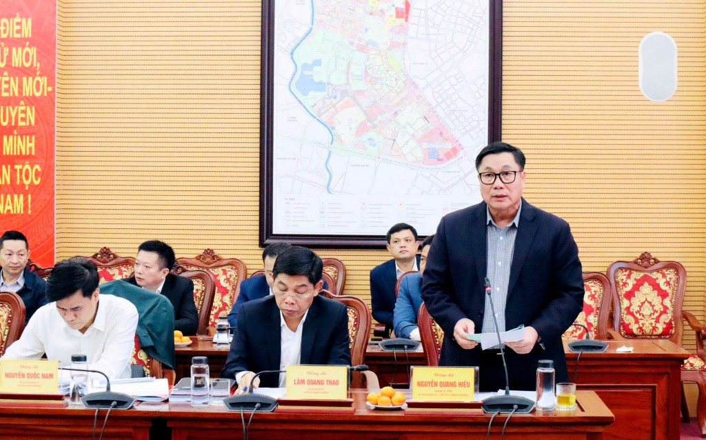 Bí thư Đảng ủy, Chủ tịch HĐND phường Từ Liêm Nguyễn Quang Hiếu báo cáo Đoàn giám sát Bí thư Đảng ủy, Chủ tịch HĐND phường Từ Liêm Nguyễn Quang Hiếu báo cáo Đoàn giám sát