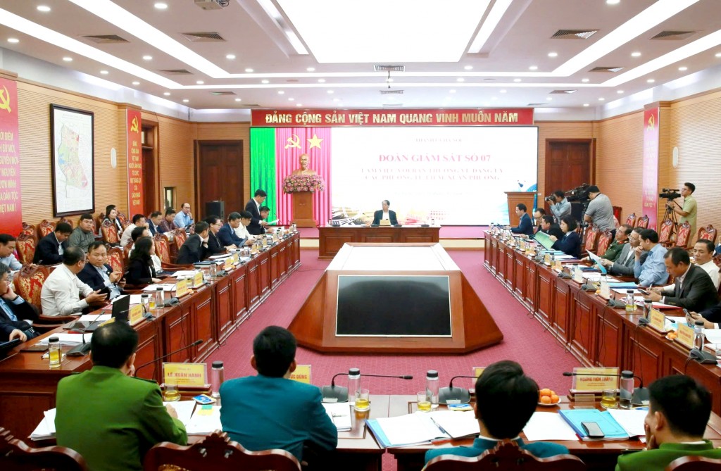 Quang cảnh Đoàn giám sát số 7 của Ban Thường vụ Thành ủy Hà Nội làm việc với 2 phường Từ Liêm và Xuân Phương Quang cảnh Đoàn giám sát số 7 của Ban Thường vụ Thành ủy Hà Nội làm việc với 2 phường Từ Liêm và Xuân Phương