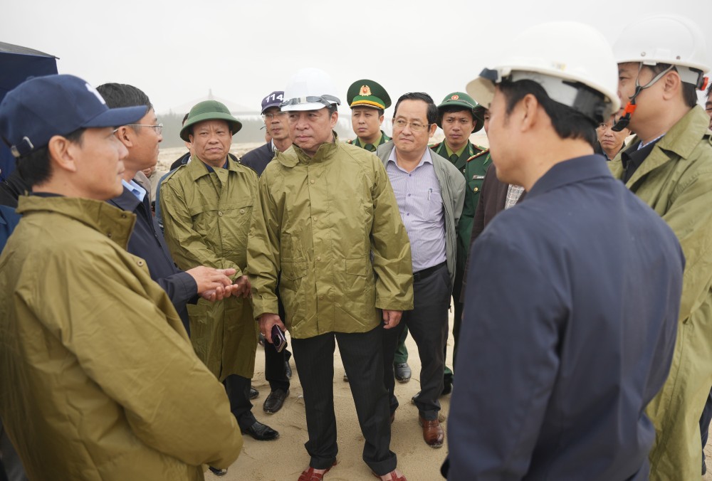 Chủ tịch UBND thành phố Huế Nguyễn Khắc Toàn nghe địa phương báo cáo tình hình triển khai các dự án trên địa bàn Chủ tịch UBND thành phố Huế Nguyễn Khắc Toàn nghe địa phương báo cáo tình hình triển khai các dự án trên địa bàn