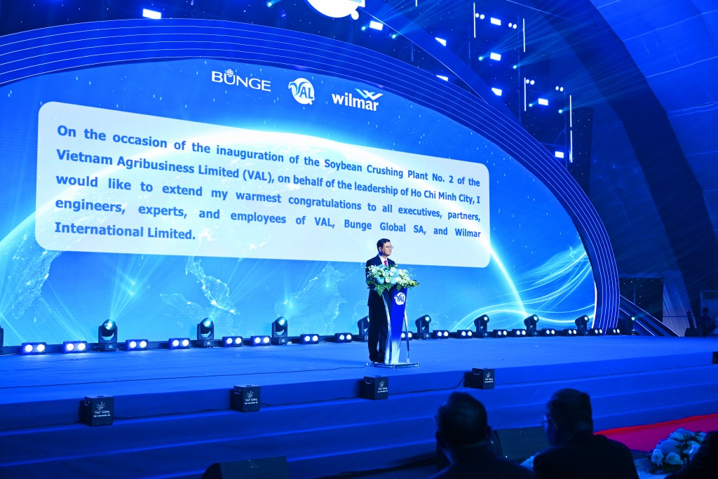 3. Ông Nguyễn Công Vinh, Phó Chủ tịch Ủy ban nhân dân Thành phố Hồ Chí Minh, phát biểu tại lễ khánh thành 3. Ông Nguyễn Công Vinh, Phó Chủ tịch Ủy ban nhân dân Thành phố Hồ Chí Minh, phát biểu tại lễ khánh thành