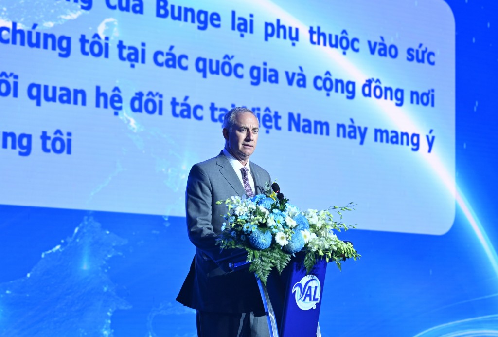 7. Ông Greg Heckman, Giám đốc Điều hành Tập đoàn Bunge, chia sẻ tại lễ khánh thành 7. Ông Greg Heckman, Giám đốc Điều hành Tập đoàn Bunge, chia sẻ tại lễ khánh thành