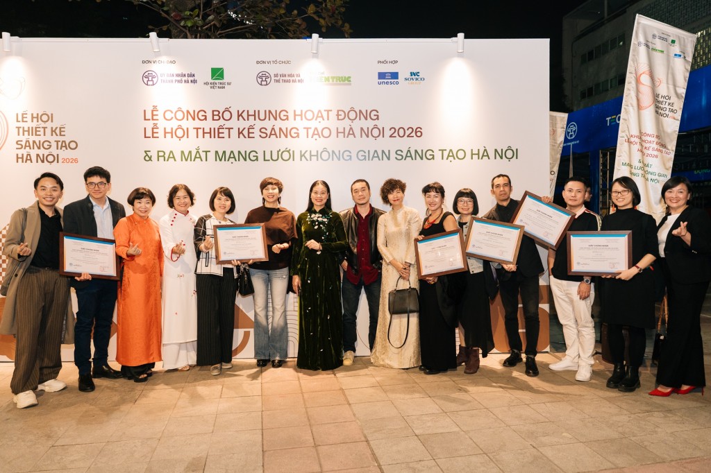 Đại diện các đơn vị nhận chứng nhận Không gian văn hóa sáng tạo Hà Nội Đại diện các đơn vị nhận chứng nhận Không gian văn hóa sáng tạo Hà Nội