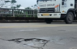 Đà Nẵng: Bề mặt cầu Quảng Hậu xuất hiện hàng loạt vết nứt