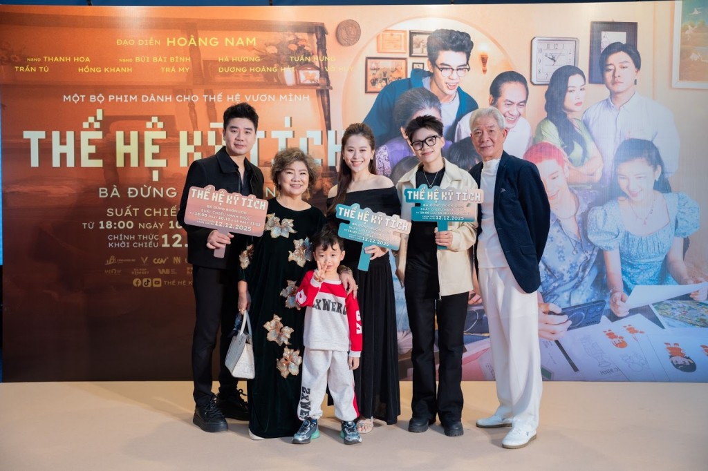 Gia đình đến chúc mừng NSND Thanh Hoa lần đầu có vai quan trọng trong phim điện ảnh Gia đình đến chúc mừng NSND Thanh Hoa lần đầu có vai quan trọng trong phim điện ảnh