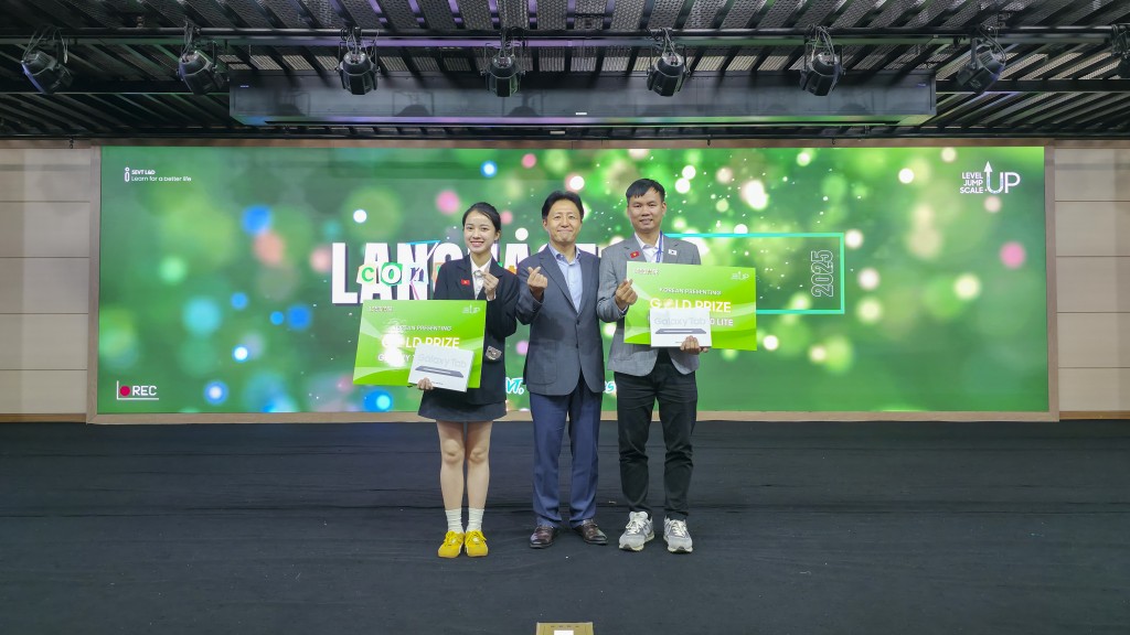 Nhi vừa giành giải vàng cuộc thi Hùng biện bằng tiếng Hàn tại công ty