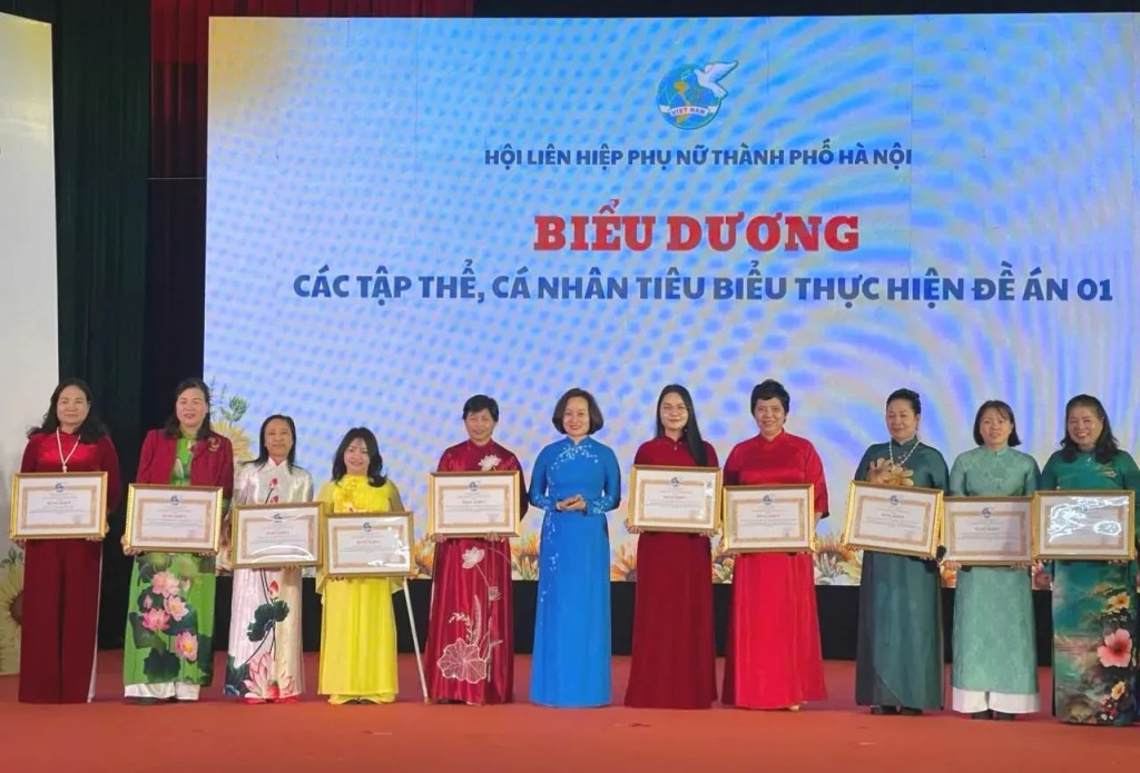 Phụ nữ Thủ đô “chuyển mình” mạnh mẽ trong kinh tế tập thể Phụ nữ Thủ đô “chuyển mình” mạnh mẽ trong kinh tế tập thể