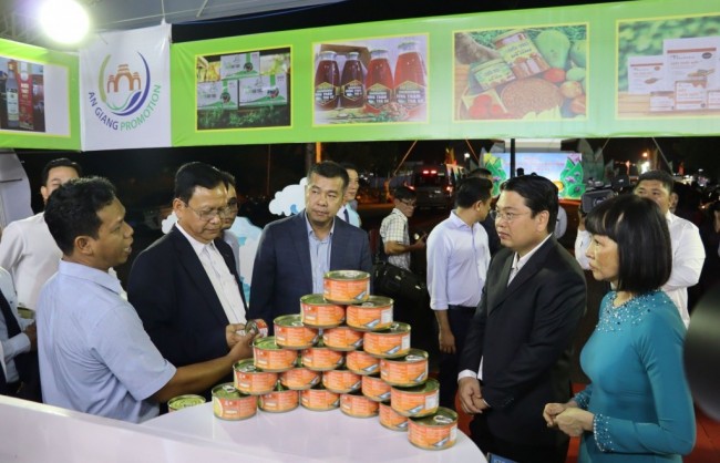 Khai mạc Hội chợ Thương mại OCOP vùng biên giới Việt Nam – Campuchia