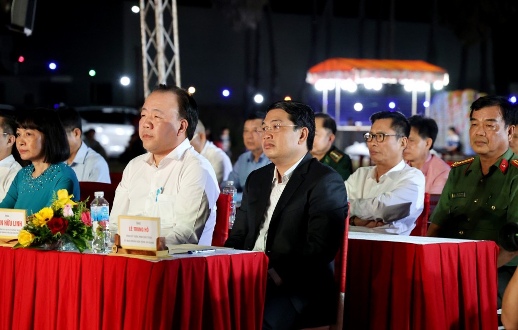 Các đại biểu tham dự lễ khai mạc (ảnh: Đức Toàn) Các đại biểu tham dự lễ khai mạc (ảnh: Đức Toàn)