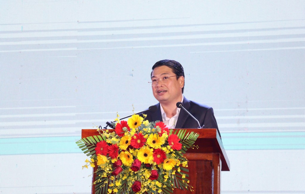 Phó Chủ tịch UBND tỉnh An Giang Lê Trung Hồ phát biểu khai mạc hội chợ (ảnh: Như Ngọc) Phó Chủ tịch UBND tỉnh An Giang Lê Trung Hồ phát biểu khai mạc hội chợ (ảnh: Như Ngọc)