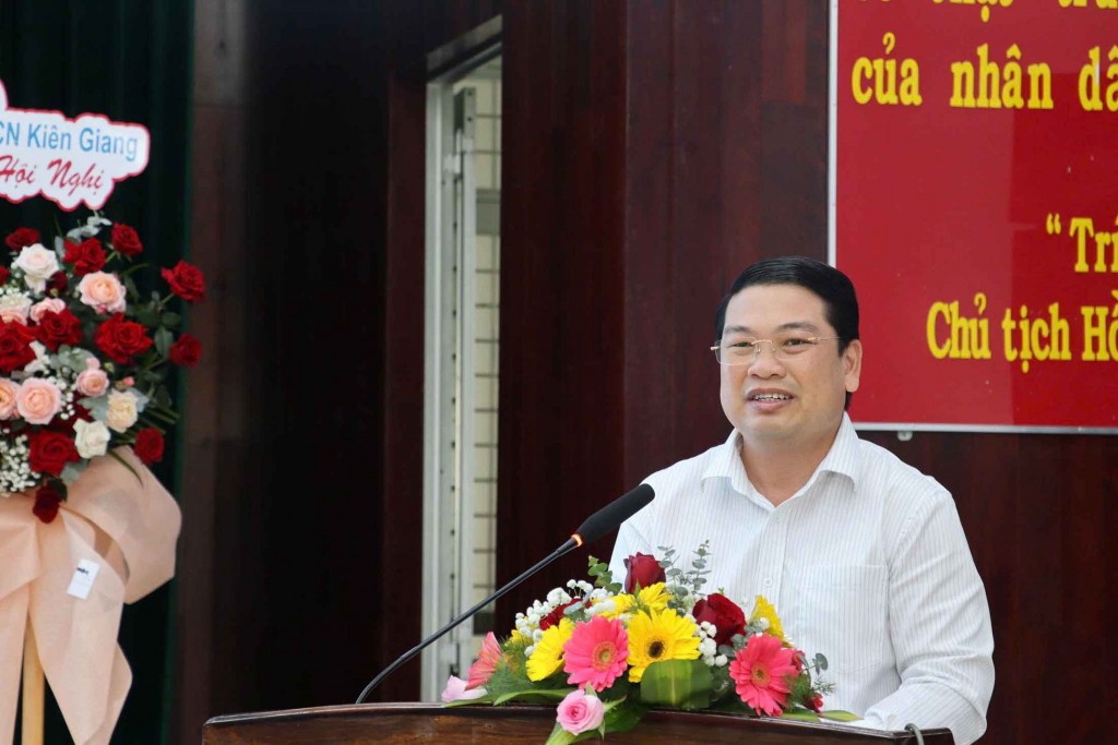 Tỉnh ủy viên, Phó Chủ tịch UBND tỉnh An Giang Lê Trung Hồ phát biểu tại hội nghị (ảnh: Như Ngọc) Tỉnh ủy viên, Phó Chủ tịch UBND tỉnh An Giang Lê Trung Hồ phát biểu tại hội nghị (ảnh: Như Ngọc)